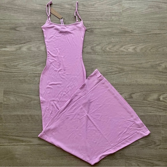 *NEW* SKIMS Petal Pink Lounge Dress size XS - Picture 1 of 5